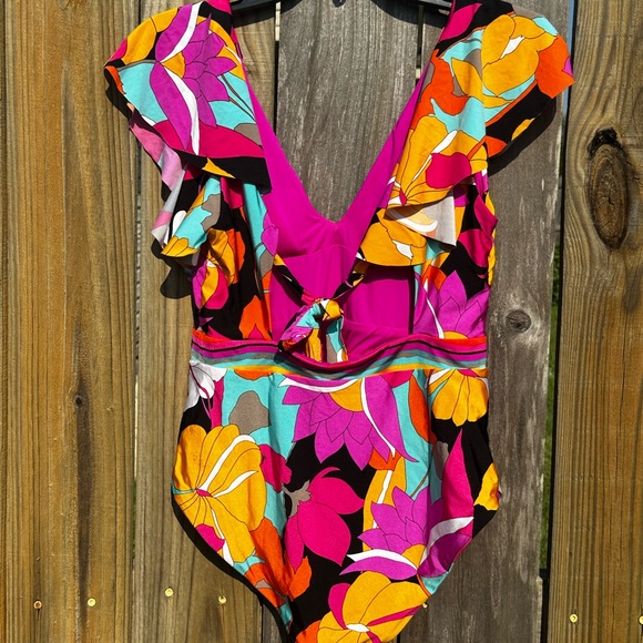 Trina Turk One Piece - Picture 11 of 15